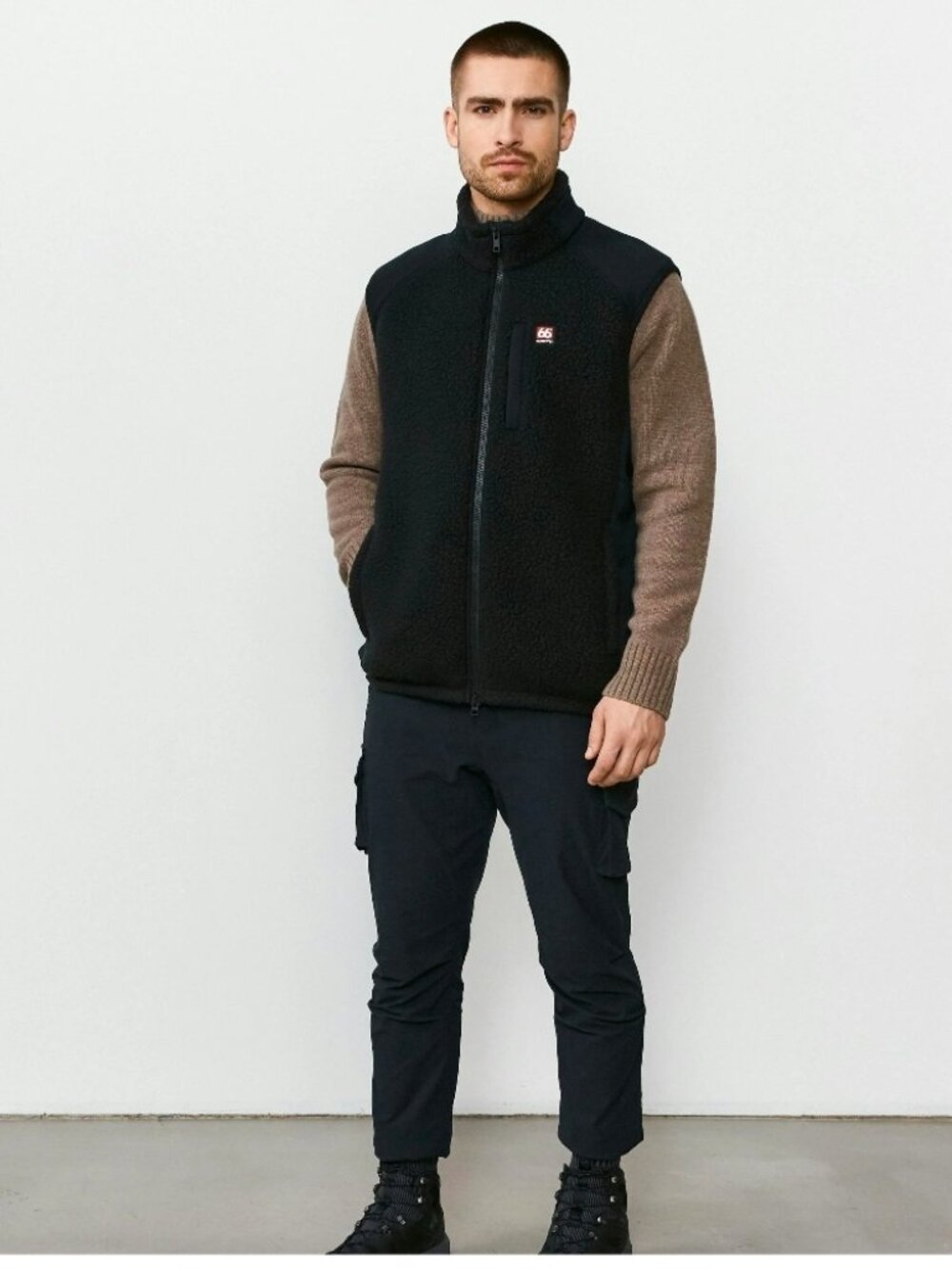 66 North Tindur Shearling Vest - Unisex Size XS, Black